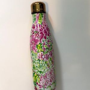 - Lilly Pulitzer water bottle